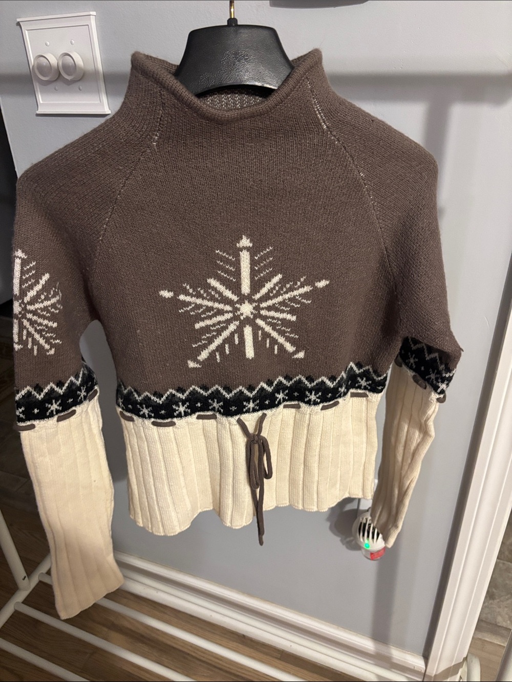 Wool Blend Elevated Chic Winter Brown  Cream Snowflake Knit Women's Sweater Mes.